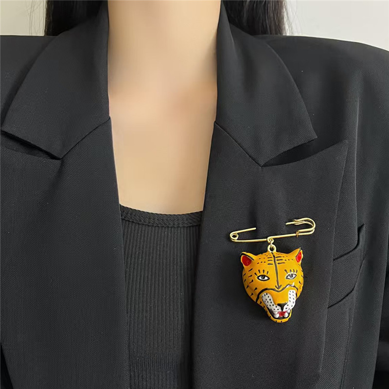 Pin Bros Harimau Enamel Elegan - Women Formal Wear Coat ulasan dan harga
